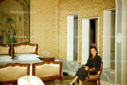 Woman, Room, Chair, Smiles, wallpaper, Mother Mary, jesus, Italy, 1940s