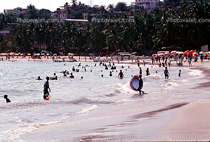 beach scene, Bahia Principal, Puerto Escondido