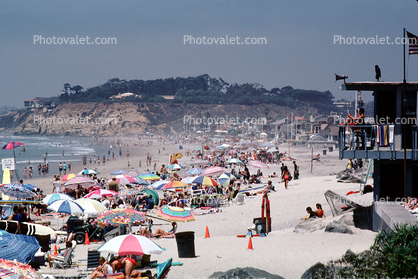 Del Mar, Lifeguard House, Crowded Beach, Umbrellas, Parasol, Sand, Shoreline