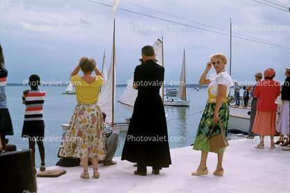 Priest, Ladies, women, dock, retro, 1950s