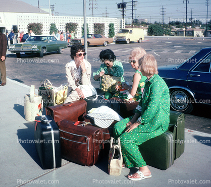 Baggage, Luggage, Women Waiting, cars, 1974, 1970s