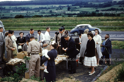 People at a Large Roadside Picnic, car, woman, men, 1950s