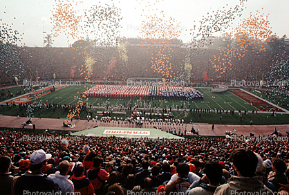 Crowds, Audience, Packed, Spectators, fans, Super Bowl XIX, Stanford University Stadium, 49r vs Miami Dolphins, Pro Football, Sport, NFL, January 1985