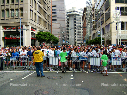 Crowds, Bay to Breakers Race, Howard Street, SOMA, 2005