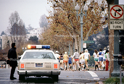 runners, Oakland Half Marathon, Police Car