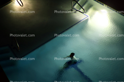 Swimming Pool in the Night, Lights