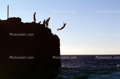 Rock Jumping, Cliff dive, Waimea Bay, Oahu
