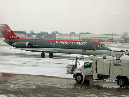 Glycol dripping down the airplane window, Northwest Airlines NWA