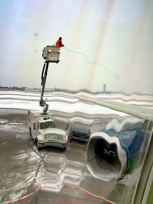 Versalift, Glycol dripping down the airplane window, Deicer, Ground Equipment, American Trans Air