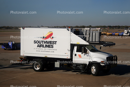 Highlift catering truck, Dallas Love Field, (DAL), Ground Equipment