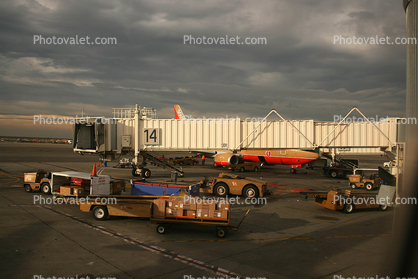 Jetway-14, baggage carts, belt loader, Jetway, Airbridge