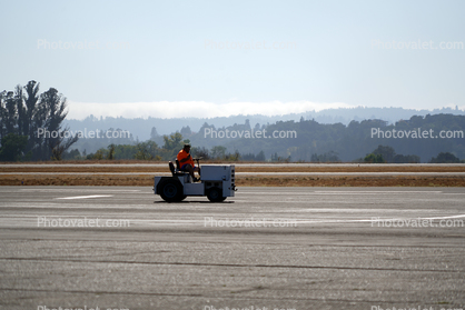 Tow Tractor, tarmac