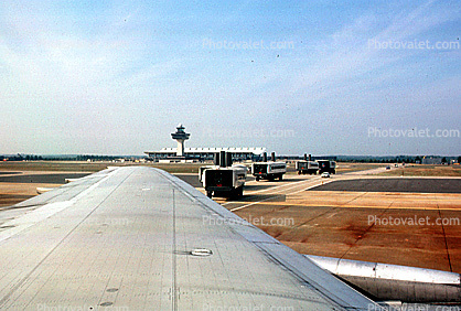 Control Tower, Washington Dulles International Airport, (IAD), Wing