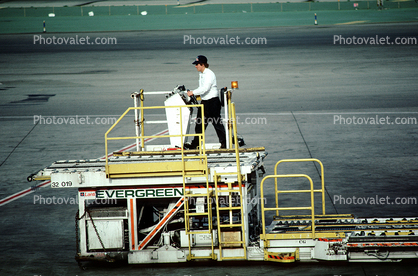 San Francisco International Airport (SFO), Highlift Pallet Truck, ground personal, Ground Equipment