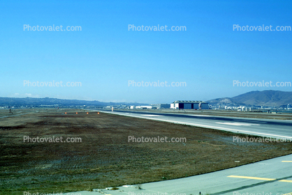 runway 28R, Runway