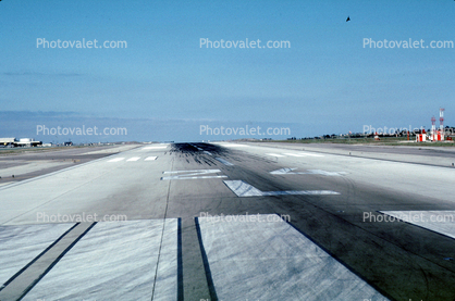 LAX runway 24L, Runway