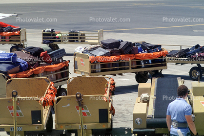 San Francisco International Airport (SFO), ground personal, carts, belt loader