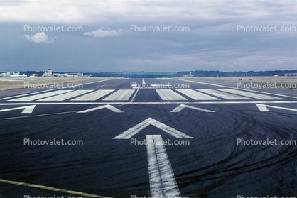 SeaTac runway, arrow