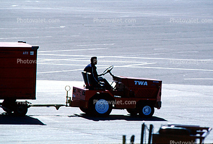 San Francisco International Airport (SFO), ground personal, carts, baggage tractor