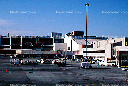San Francisco International Airport (SFO), Jetway, Airbridge