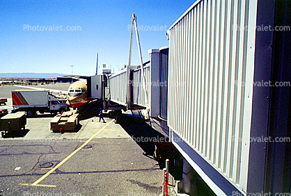 jetway, Airbridge, catering truck, pushback tug