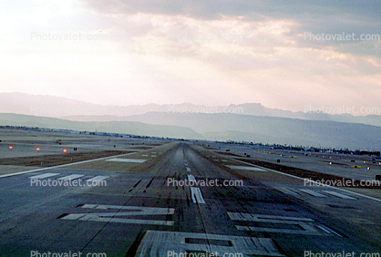 runway 25R