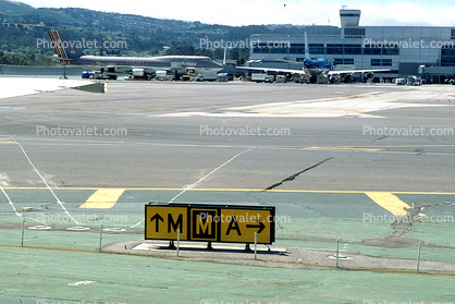 Airport signage markers, San Francisco International Airport (SFO)