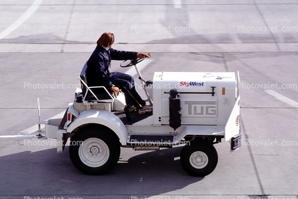 SkyWest Baggage Tractor, Tug