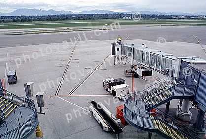 jetway, belt loader, Aircraft Tow Tractor, Airbridge, pusher tug