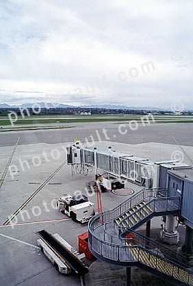 jetway, belt loader, Aircraft Tow Tractor, Airbridge, pusher tug