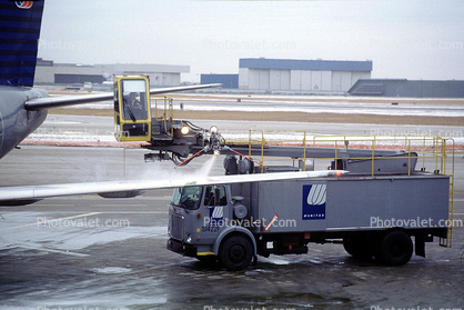 de-icing, United Airlines UAL, Boeing 737-522