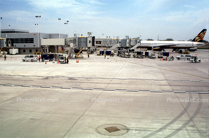 American Trans Air, Ground Equipment, Jetway, Airbridge