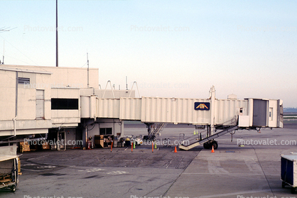 ATA, jetway, American Trans Air, Terminal, Airbridge