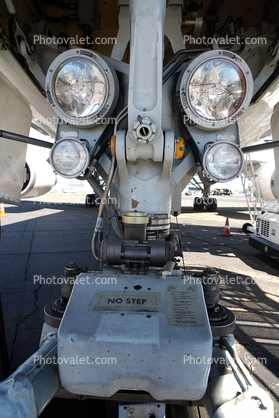 Front Landing Gear Column, Lights, N301UP, Boeing 767-34AF, 767-300 series