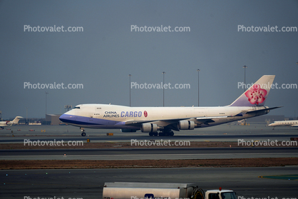 B-18718, China Airlines Cargo landing, Boeing 747-409F, CF-6