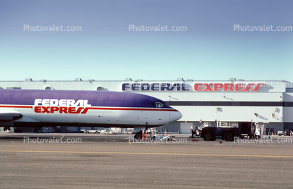 N215FE, Boeing 727-2S2F, JT8D JT8D-17A/-217C, Hangar, Cargojet