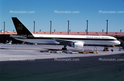N424UP, BOEING 757-24APF, PW2000, PW2040, 757-200 series,