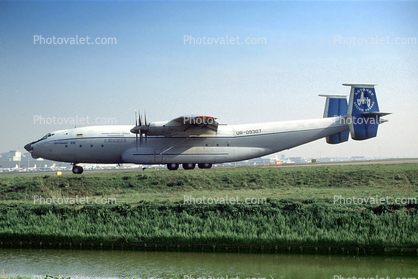 UR-09307, Antonov An-22A, Strategic airlifter