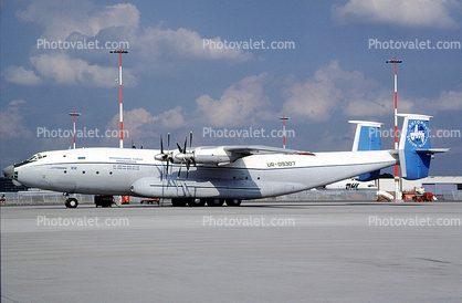 UR-09307, Antonov An-22, Strategic airlifter, International Cargo Transporter, Hamburg Germany