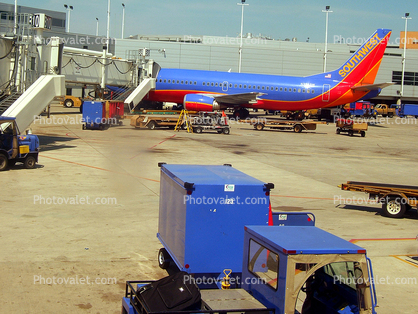 N374SW, Boeing 737-3H4, Southwest Airlines SWA, Baggage Carts