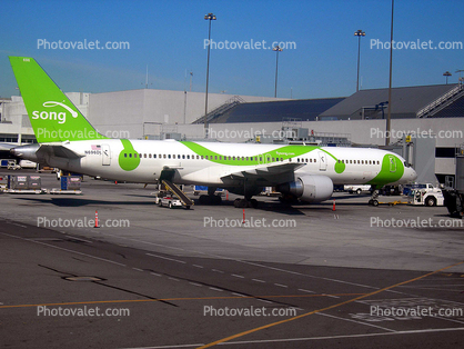 N696DL, Song Airline, Boeing 757-232, 757-200 series, PW2000