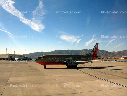 N336SW, Boeing 737-3H4, Southwest Airlines SWA, 737-300 series, Control Tower, CFM56-3B1, CFM56, El Paso