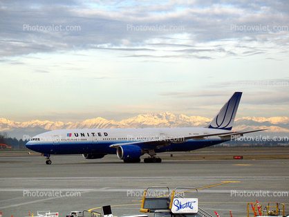 N785UA, Boeing 777-222, United Airlines UAL, Olympic Mountain Range