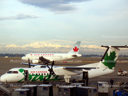 Jazz Airlines JZA, De Havilland Canada DHC-8-301 Dash 8, Olympic Mountain Range, C-GLTA, Q300, PW123B