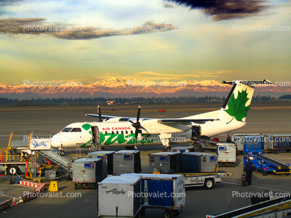 Jazz Airlines JZA, De Havilland Canada DHC-8-301 Dash 8, Olympic Mountain Range, C-GLTA, Q300