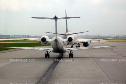 Aircraft lined up for take-off, N26545, Embraer EMB-145LR, Continental Express, Houston