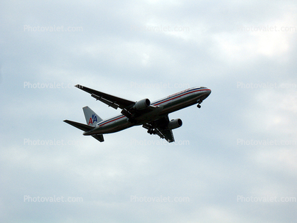 American Airlines AAL Boeing 767 landing
