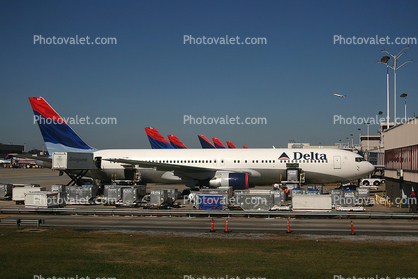 N125DL, Boeing 767-332, Delta Air Lines, 767-300 series, CF6-80A2, CF6