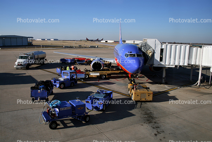 Refueling Truck, Boeing 737, Southwest Airlines SWA, Tulsa International Airport, (TUL), Jetway, Airbridge