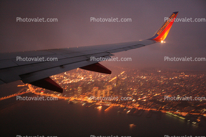 Lone Wing in Flight, Airborne, Boeing 737, Southwest Airlines SWA